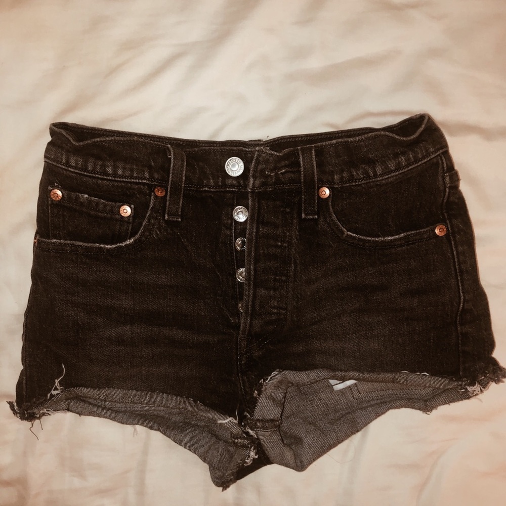 Black Levi’s Shorts